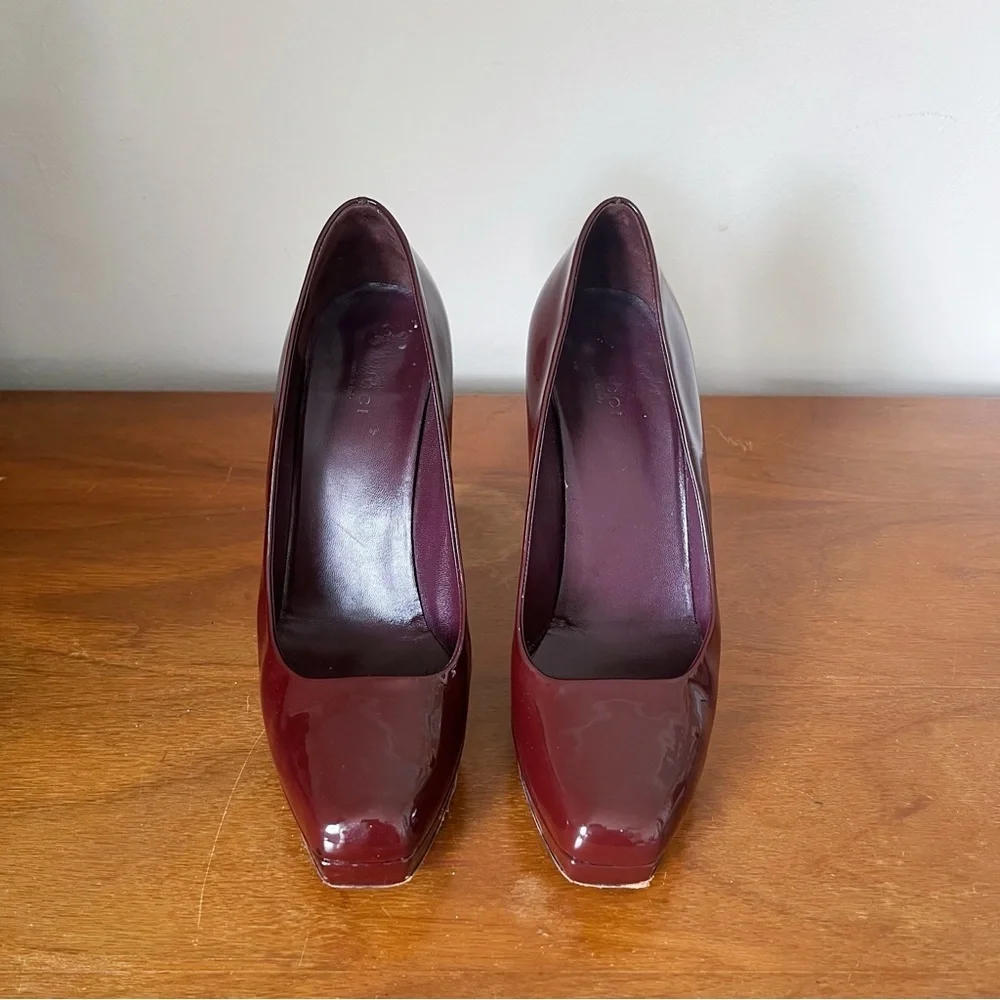 GUCCI • Tile Platform Pumps stiletto heels square toe burgundy patent leather